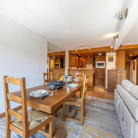 De Standing Au Centre De Val-d'isere, Balcon Sud Et Proche Pistes - Fr-1-694-46